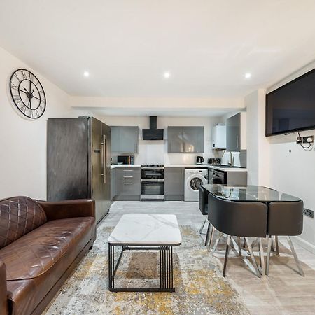 Two Bed Home In The Heart Of Эгэм Экстерьер фото
